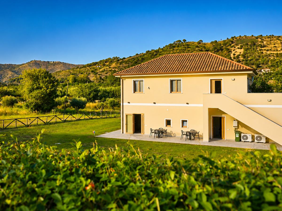 La casa di AgriDimora Le Querce tra i campi e le colline